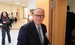 Ex-ÖVP-Chef Karl Mahrer vor Gericht.