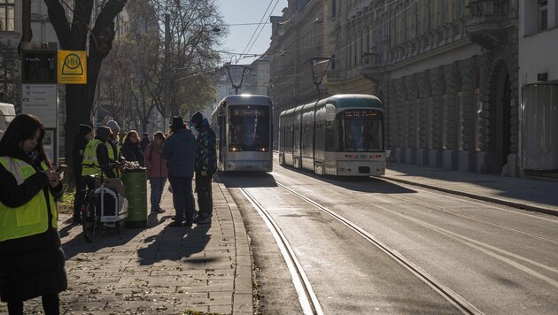 The Neos boss is said to have jumped in front of the tram. (Symbolic image)