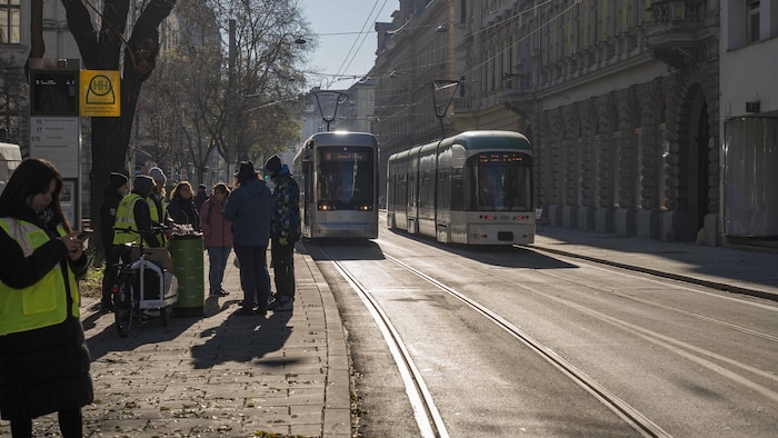 Der NEOS-Chef soll vor die Bim gesprungen sein. (Symbolbild)
