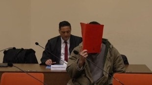 Der Terrorverdächtige hat die Aussage bisher verweigert.