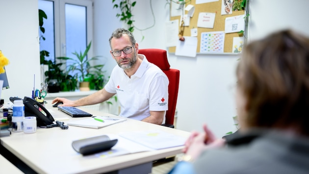 Imre Siska versucht in Gesprächen, Ursachen zu eruieren.