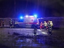 Die Lambacher Feuerwehrleute retteten die Frau aus dem winterlichen Steilhang.