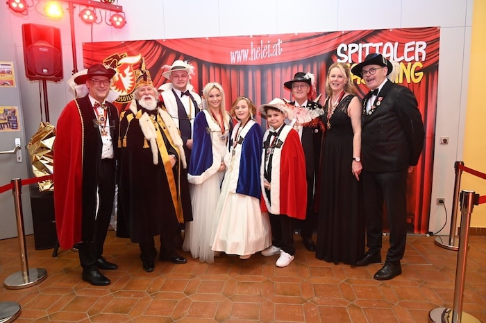 Spittaler Prinzenpaare mit dem Gildenvorstand und Faschings-Landespräsident Bruno Arendt