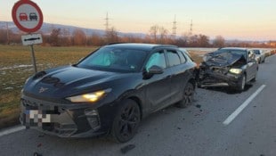 Vier Verletzte forderte der Crash auf der Bundesstraße 1.