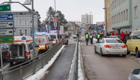 Die Explosion ereignete sich am Samstag am Welser Römerwall; Finger lagen am Boden.