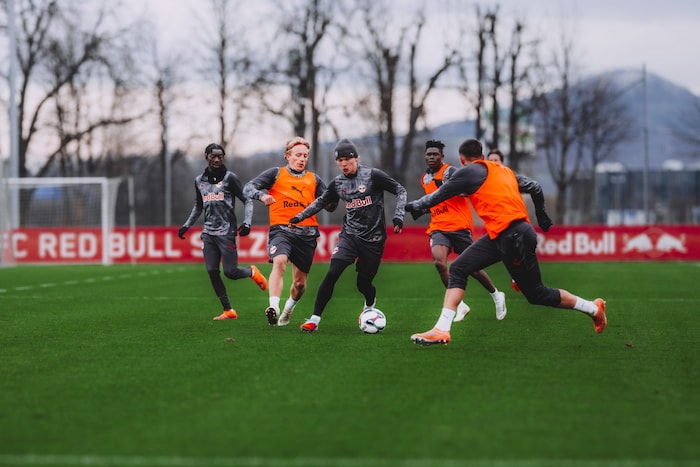 Bidstrup (2. v. li.) war im Training dabei.