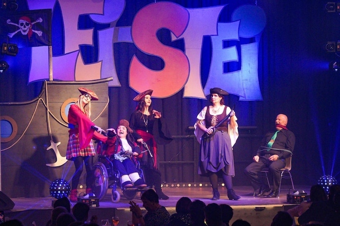 Priatinnen Sanbrina Niescher, Jenny Oberlojer, Klarissa Brandner und Lisa Linder entführten ...