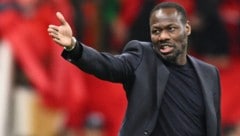 Senegal-Trainer Pape Thiaw beorderte seine Mannschaft in die Kabine.