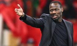 Senegal-Trainer Pape Thiaw beorderte seine Mannschaft in die Kabine.