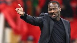 Senegal-Trainer Pape Thiaw beorderte seine Mannschaft in die Kabine.