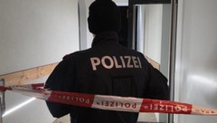 Die Polizei sicherte die Wohnung des Opfers.
