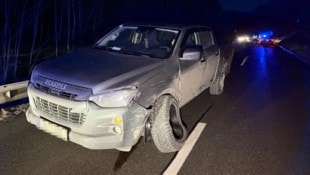 Aufgrund des Unfalls musste die Landesstraße komplett gesperrt werden.