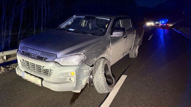 Aufgrund des Unfalls musste die Landesstraße komplett gesperrt werden.