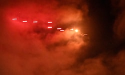 Die Luftabwehr feuert bei einem Angriff auf Kiew auf eine russische Drohne.
