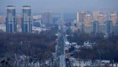 Am linken Ufer des Dnipro in Kiew (Bild) fiel zudem die Wasserversorgung aus.