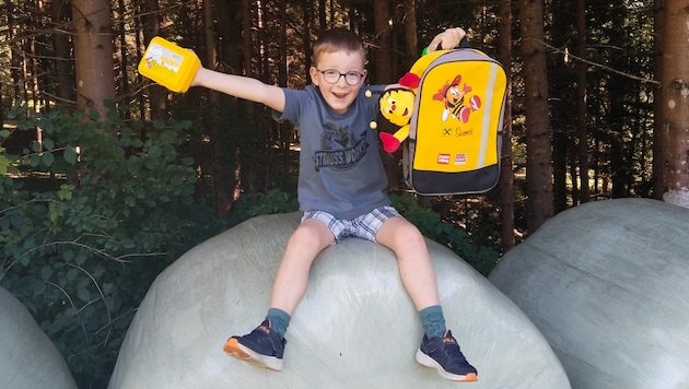 Sumsi begleitet Gabriel Etzelsdorfer auf all seinen großen und kleinen Abenteuern.