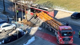 Lkw gegen Bus: Zum Glück gab es keine Verletzten. 