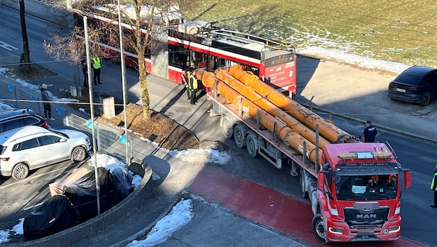 Lkw gegen Bus: Zum Glück gab es keine Verletzten.