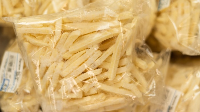 Für die Wildtiere können die Pommes gefährlich werden. (Symbolbild)