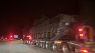 NATO-Panzer-Transport auf der A2 in Kärnten