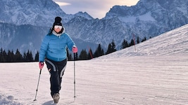 Christin Hanser von der Skischule Happy Ski ist die Erste, die Exosklette zum Wandern zum ...
