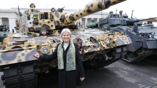 Klaudia Tanner spricht sich klar für eine Wiedereinführung von Milizübungen aus.