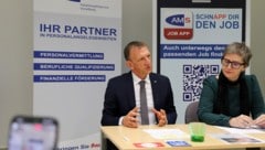 AMS-Landesgeschäftsführer Bernhard Bereuter und seine Stellvertreterin Katharina Neuhofer ...