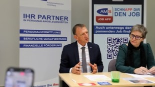 AMS-Landesgeschäftsführer Bernhard Bereuter und seine Stellvertreterin Katharina Neuhofer ...