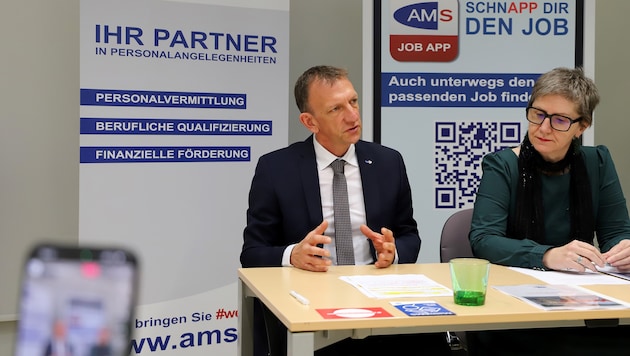 AMS-Landesgeschäftsführer Bernhard Bereuter und seine Stellvertreterin Katharina Neuhofer ...