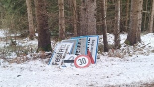 Vier Ortstafeln und zwei 30er-Schilder wurden gestohlen.