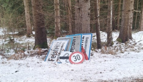 Vier Ortstafeln und zwei 30er-Schilder wurden gestohlen.
