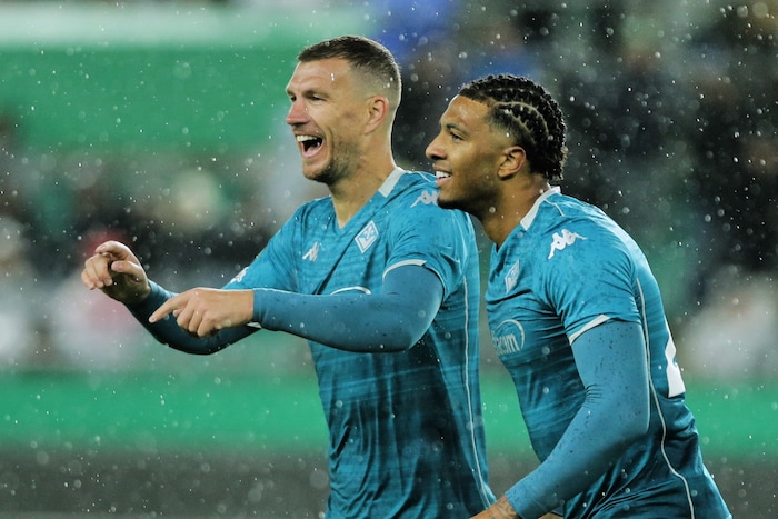 Noch steht Dzeko bei Florenz unter Vertrag.