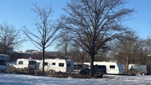 Seit vergangener Woche machen wieder mehrere durchreisende Familien in Pichling Station.