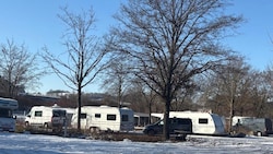 Seit vergangener Woche machen wieder mehrere durchreisende Familien in Pichling Station.