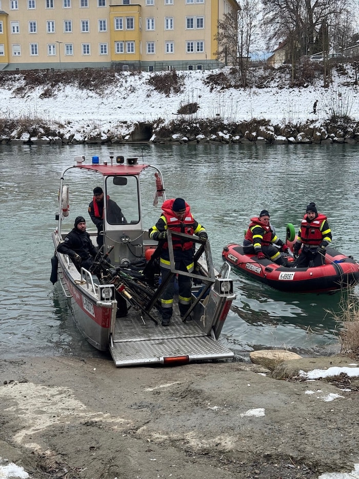 Fahrräder, alte Möbel und anderer Unrat wurde gefunden.