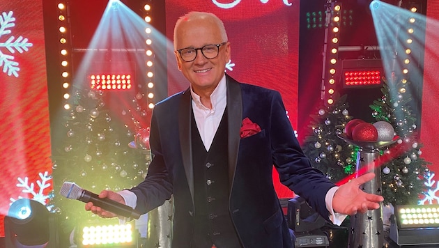 1500 Gäste, Sporthalle ausverkauft: Andy Marek organisiert und führt durch die Weihnachts-Show ...