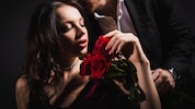 Die rote Rose bedeutet: „Ich liebe dich über alles.“ Und der Schnittlauch?