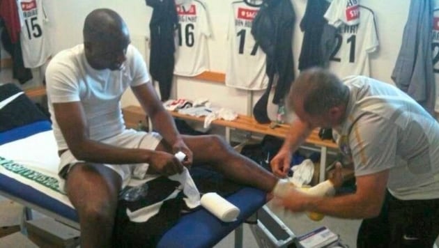 Christian Hold durfte Weltmeister Patrick Vieira tapen.