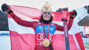 Julia Scheib jubelte am Kronplatz über ihren vierten Saisonsieg im Riesentorlauf.