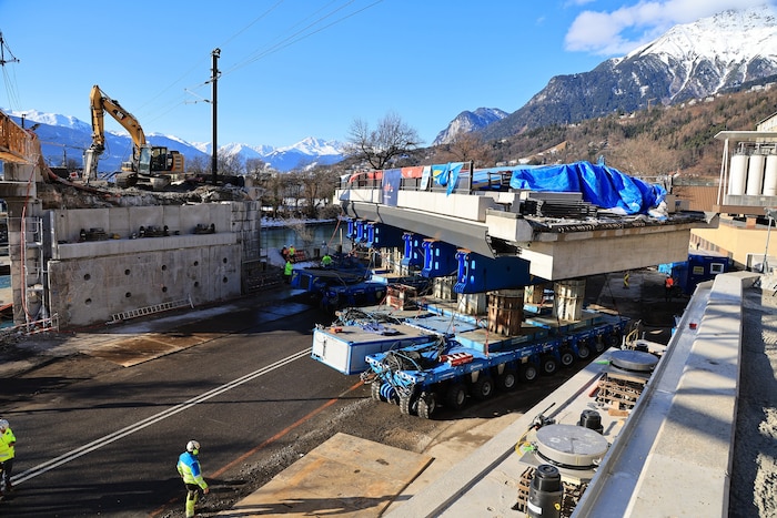 Trotz der Streckensperre im Raum Innsbruck sollen Sonderzüge und dichtere Intervalle die Fans ...