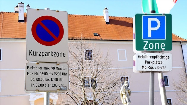 Weil Vösendorf immer mehr zugeparkt wurde und die eigenen Bewohner immer weniger Parkplätze ...