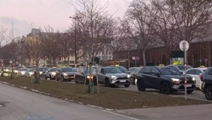 Am Dienstagnachmittag zieht erneut eine Taxidemo durch Wien. Es wird mit Staus und Verzögerungen ...