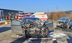 Die beiden Fahrzeuge waren völlig zerstört.