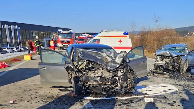 Die Fahrzeuge waren völlig zerstört.