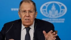 Russlands Außenminister Sergej Lawrow beobachtet die „ernsthafte geopolitische Situation“ in der ...