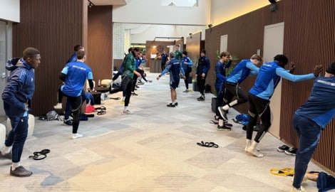 Die Hartberger aktivierten sich für ihr Regenerationstraining im Gang zum Spa.