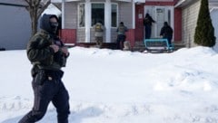 Der US-Präsident Donald Trump hat eine harte Gangart der Behörde ICE gegen Migrantinnen und ...