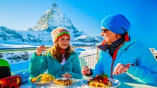 Auf Skihütten stehen meist sehr kalorienhaltige Gerichte auf der Speisekarte..