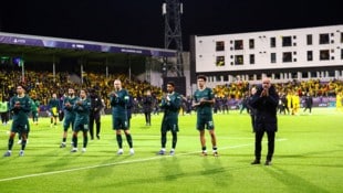 Die Mannschaft von Pep Guardiola (re.) verlor am Dienstag auf Kunstrasen bei Bodö/Glimt 1:3