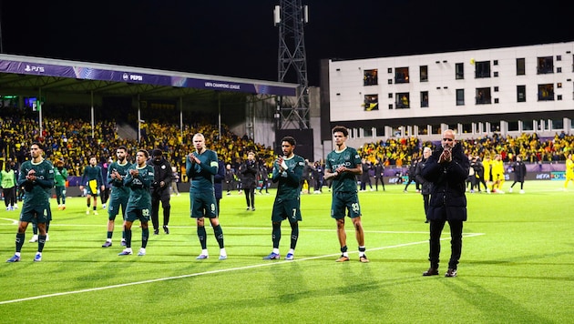 Die Mannschaft von Pep Guardiola (re.) verlor am Dienstag auf Kunstrasen bei Bodö/Glimt 1:3